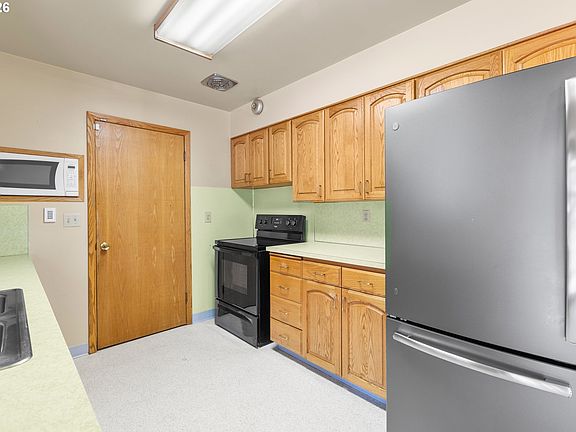2nd image of 807 SE 169th Dr