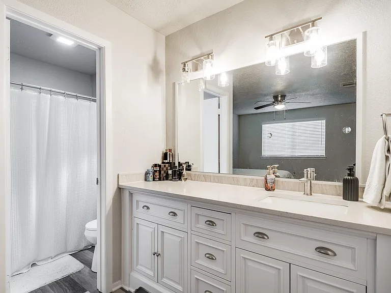 4218 Sequoia St — Photo 15