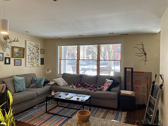 3rd image of 2658 N Wilton Ave #1