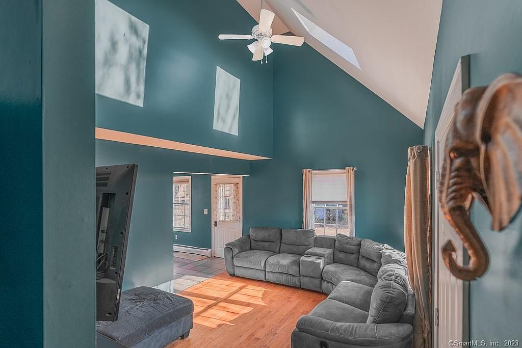 30 Fountain St, Wauregan, CT 06387 Zillow