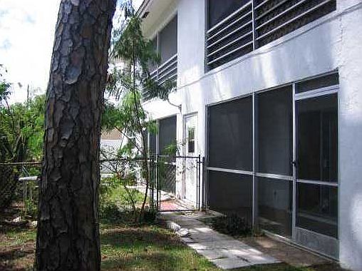 2nd image of 1000 SE 3rd St