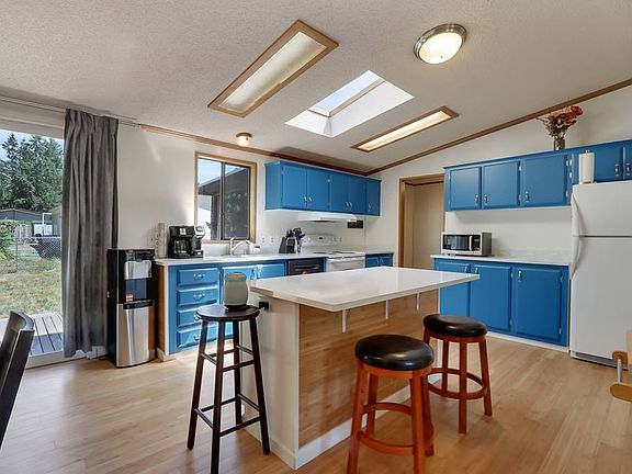 4th image of 5507 202nd Street Ct E