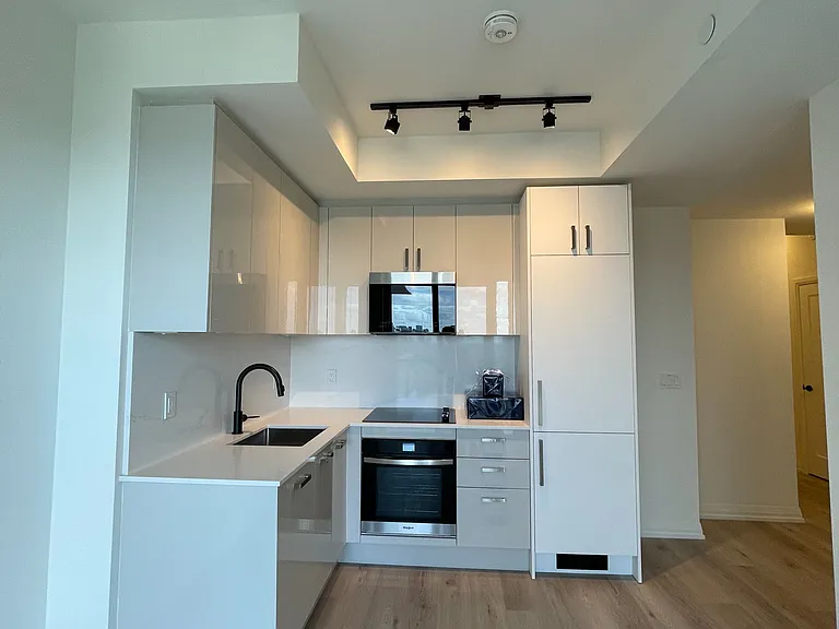 280 Dundas St W #2713 — Photo 4