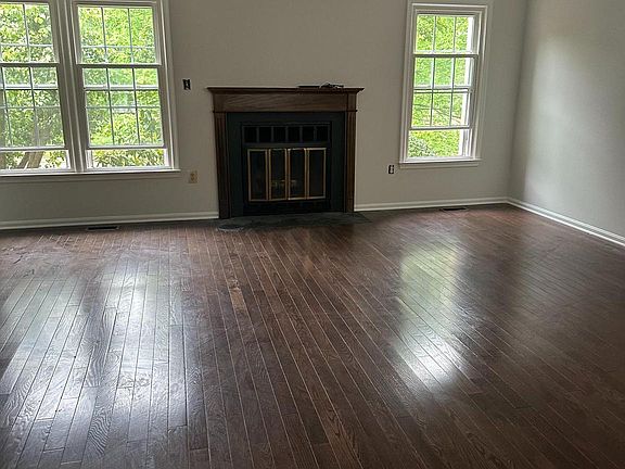 2nd image of 6 Carriage House Cir