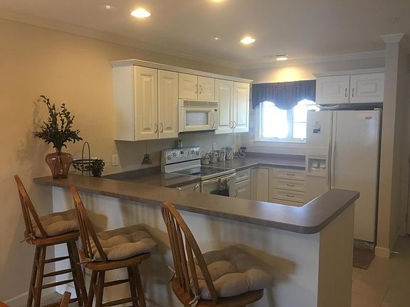 5th image of 9705 Village Ln #9703