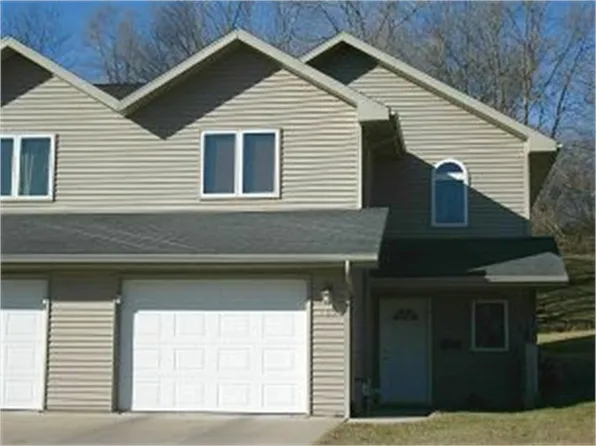 705 Duggan Dr, Dubuque, IA 52003