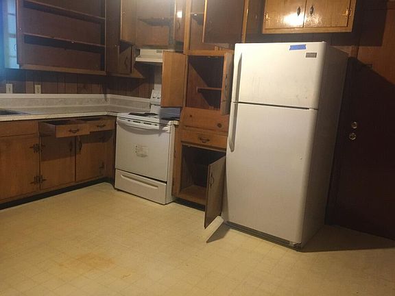 Eat in kitchen with plenty of storage space