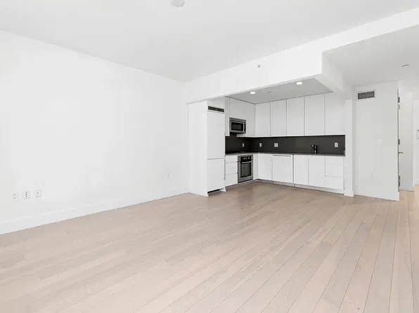 109 Gold Street #2E, photo 2