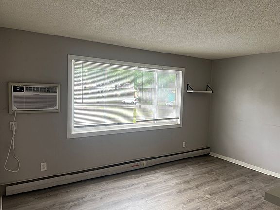 3rd image of 3900 Minnehaha Ave APT 104