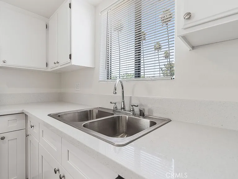 1129 Linden Ave #1 — Photo 13