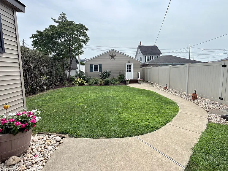 217 Bridge St #1 — Photo 4