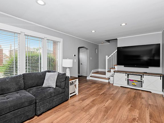 3rd image of 5659 S Oak Park Ave