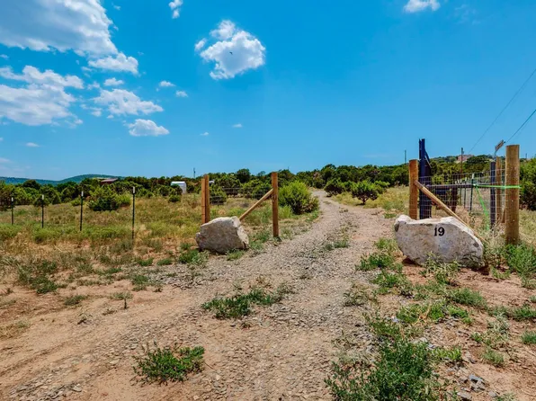 19 Edge Of Woods Rd, Tijeras, NM 87059