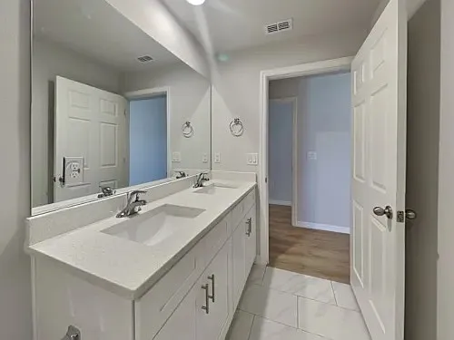 820 Vantage St SE — Photo 3