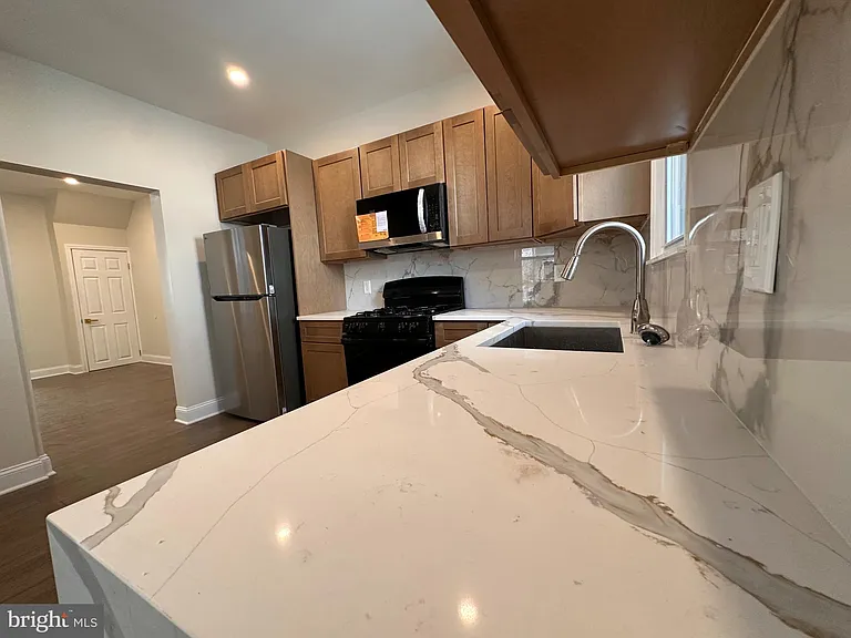 1822 S 22nd St — Photo 19