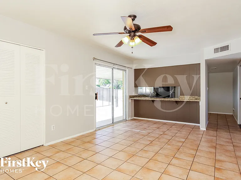 3301 W Mountain View Rd — Photo 5