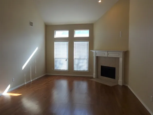 2969 Lakeview Cir, Burleson, TX 76028