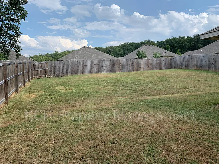 6105 Red Cedar Cir — Photo 17