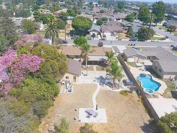 3rd image of 12204 Oaks Ave