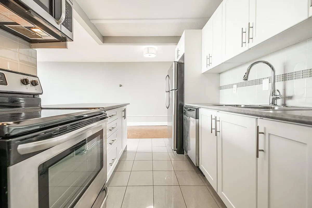 Goodacre Towers Apartments — Photo 3