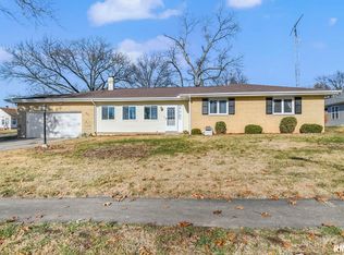 601 E Menard St, Riverton, IL