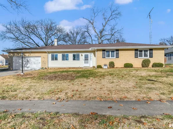 601 E Menard St, Riverton, IL 62561