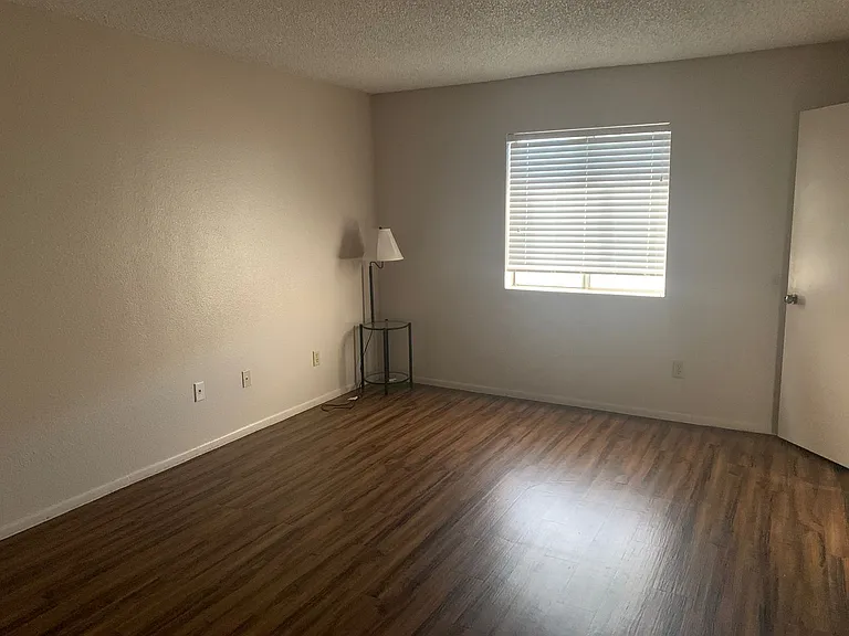 953 W Cortez Ln — Photo 2