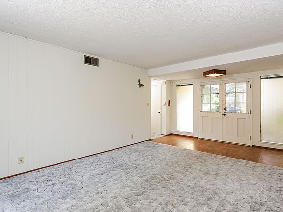 4th image of 4734 Papaya Dr