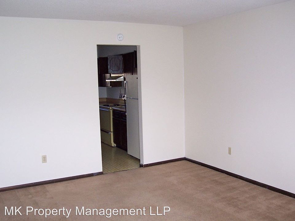 2nd image of 2117 Casement Rd