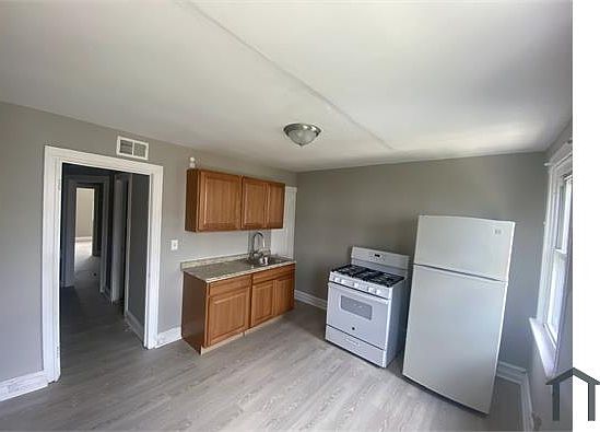 2nd image of 2726 Beryl Ave #1