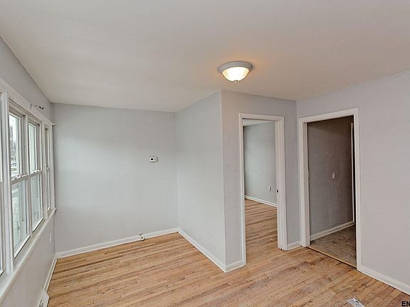 4th image of 17 Holland Ave