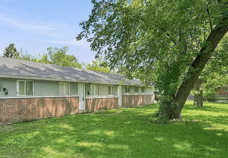 141 Stevens Ave — Photo 1