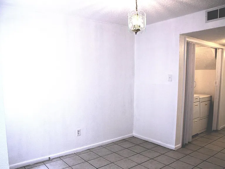 109 Delores St #K — Photo 11
