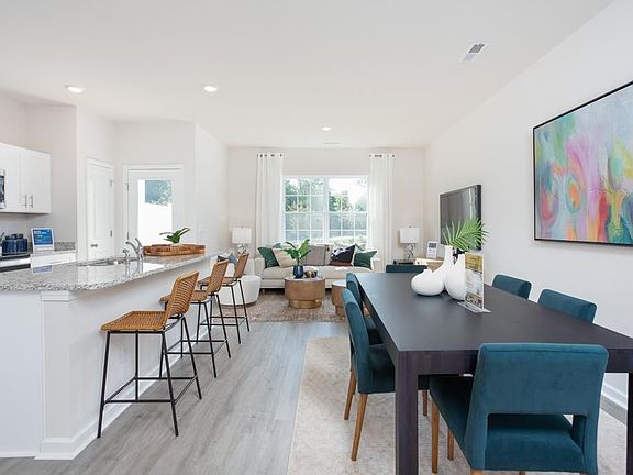4th image of 2318 Lily Dr