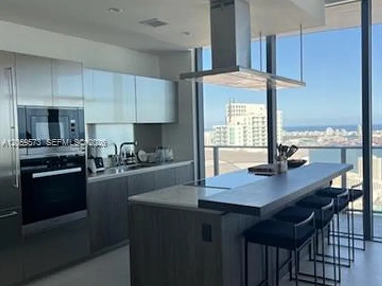 1000 Brickell Plz #Penthouse CU-5501 — Photo 1