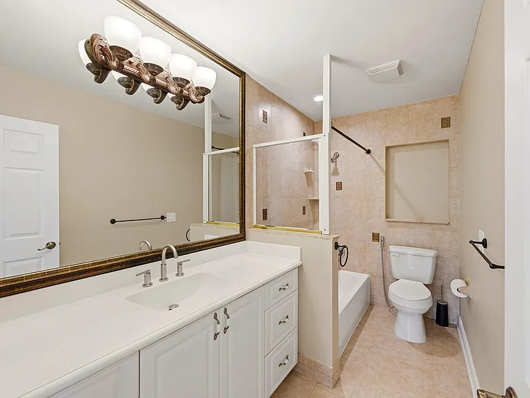 2811 NE 16th St — Photo 37