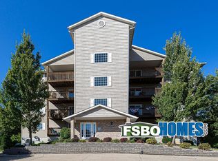 4076 Creek Hill Dr, Bettendorf, IA 52722