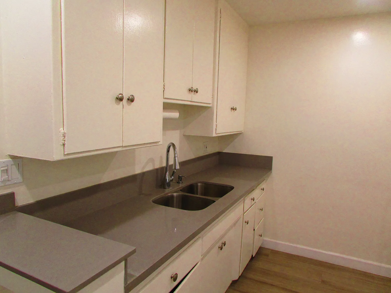 1756 N Gramercy Pl — Photo 4