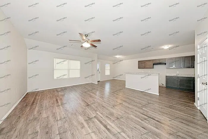 4 bed, 2.0 bath, 1823 sqft, $1,815 — Photo 3