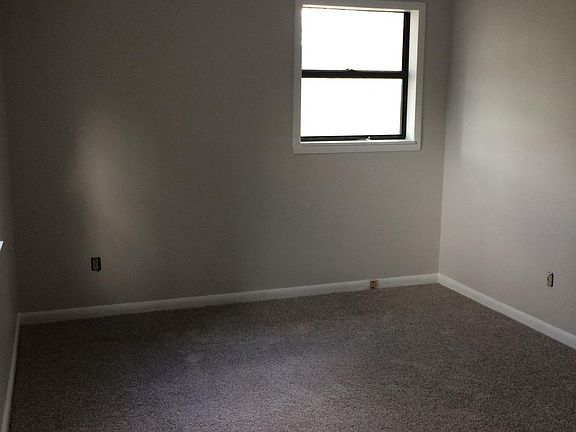 3rd image of 701 E Lee St