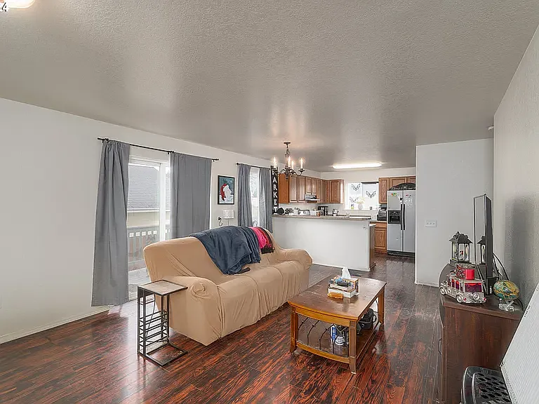 149 NE Plum Ridge Dr — Photo 3
