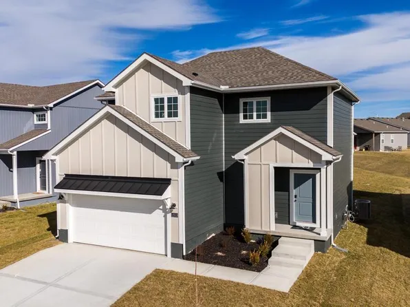12429 S Redwood St, Lake Lotawana, MO 64086