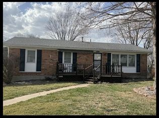 1305 Englewood Dr, Macon, MO 63552