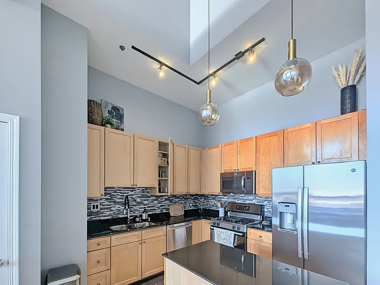 400 W Ontario St #709 — Photo 3