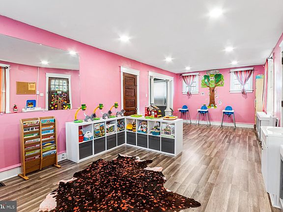 3rd image of 133 Lexington Ave