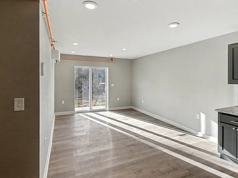 Mayfair Apartments — Photo 21