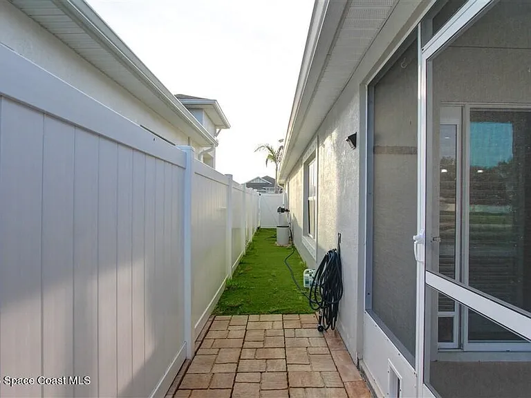 4188 Trovita Cir W — Photo 27