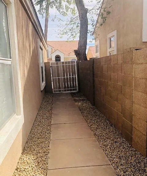 1010 S Tiago Dr — Photo 3