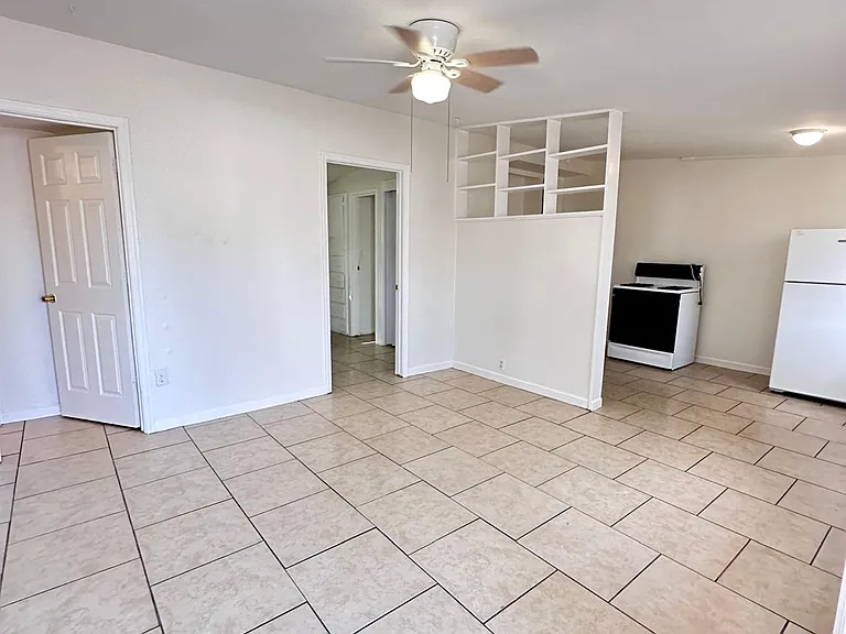 6633 N 67th Ave #9 — Photo 7