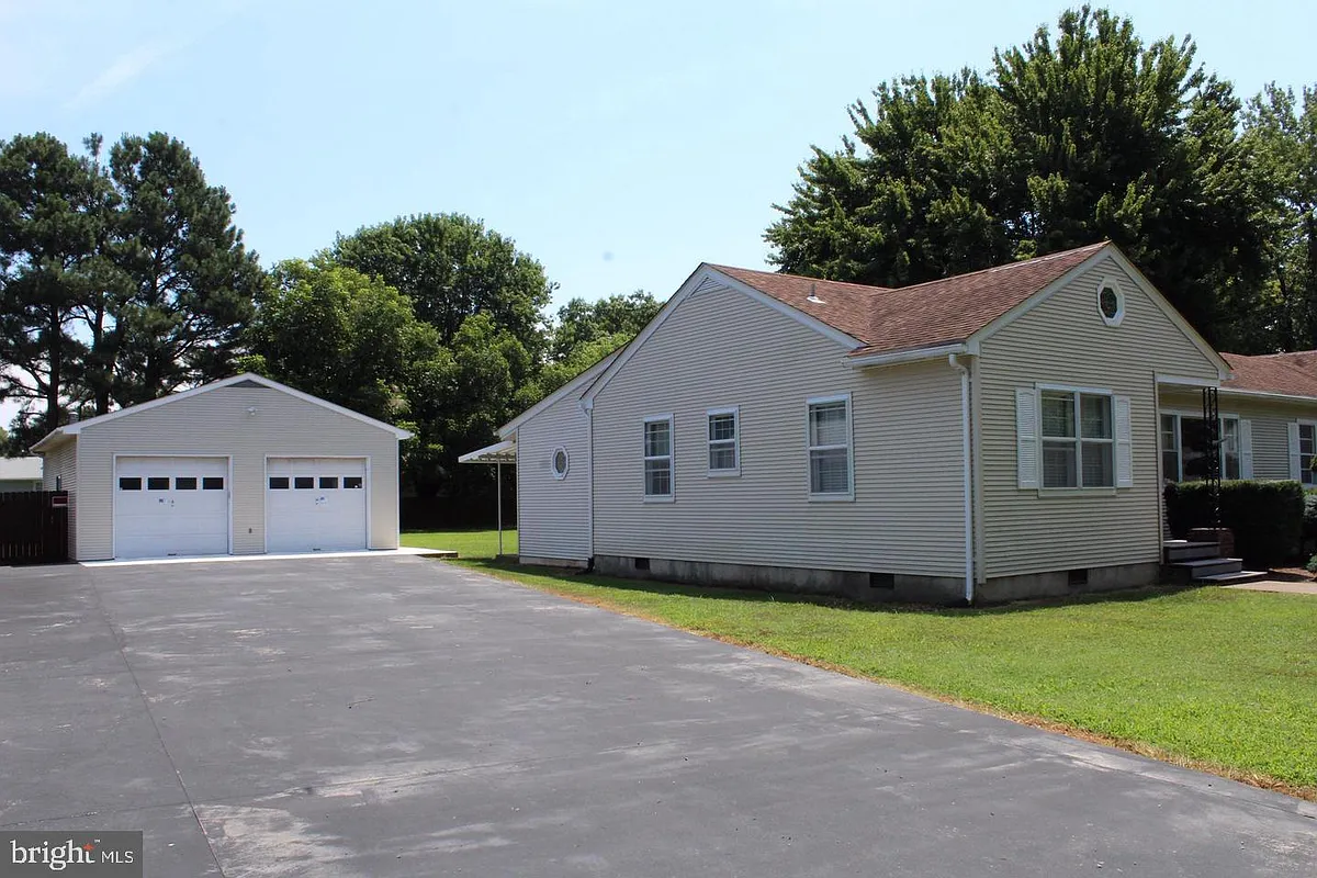 Building Photo - 6031 Rosedale Dr